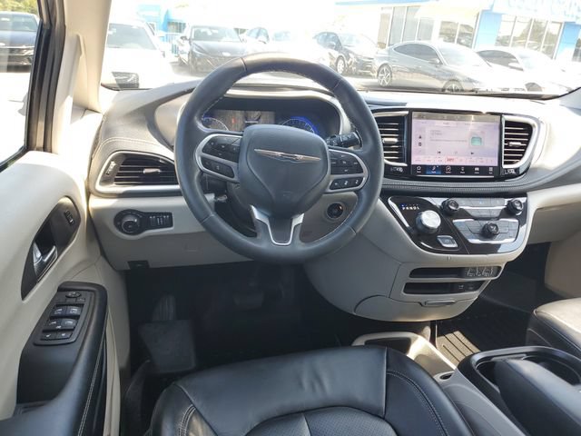 Used 2022 Chrysler Pacifica Touring-L FWD image 10