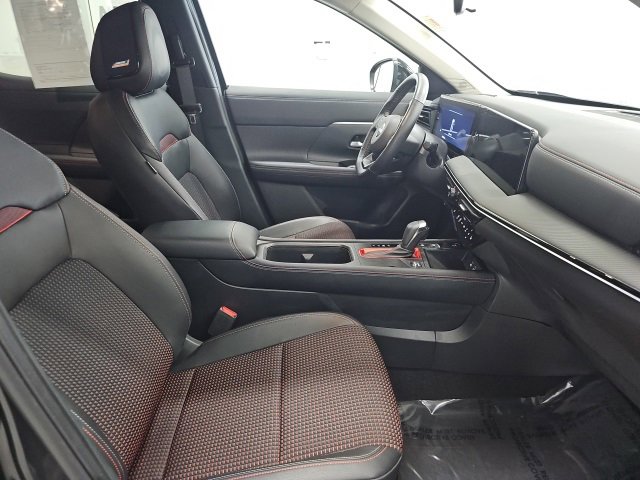 Used 2025 Nissan Kicks SR w/ SR Premium Package image 12