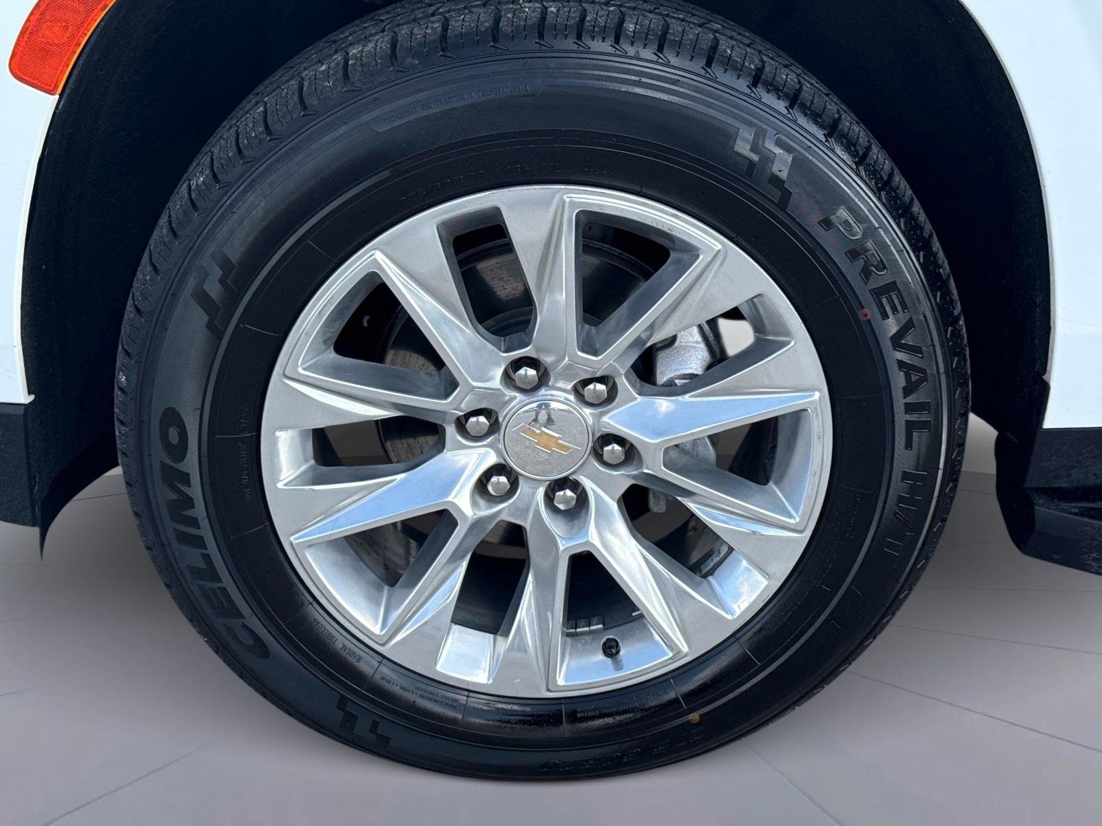 Used 2023 Chevrolet Suburban Premier image 11