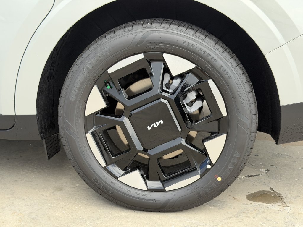 New 2027 Kia Carnival EX FWD image 12