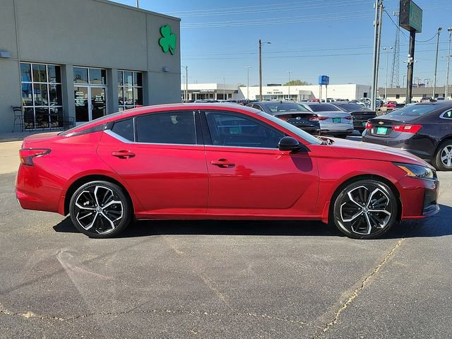 Used 2023 Nissan Altima 2.5 SR image 2