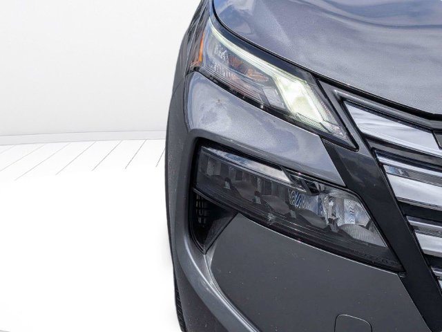 Used 2025 Nissan Rogue SV AWD/4WD image 9