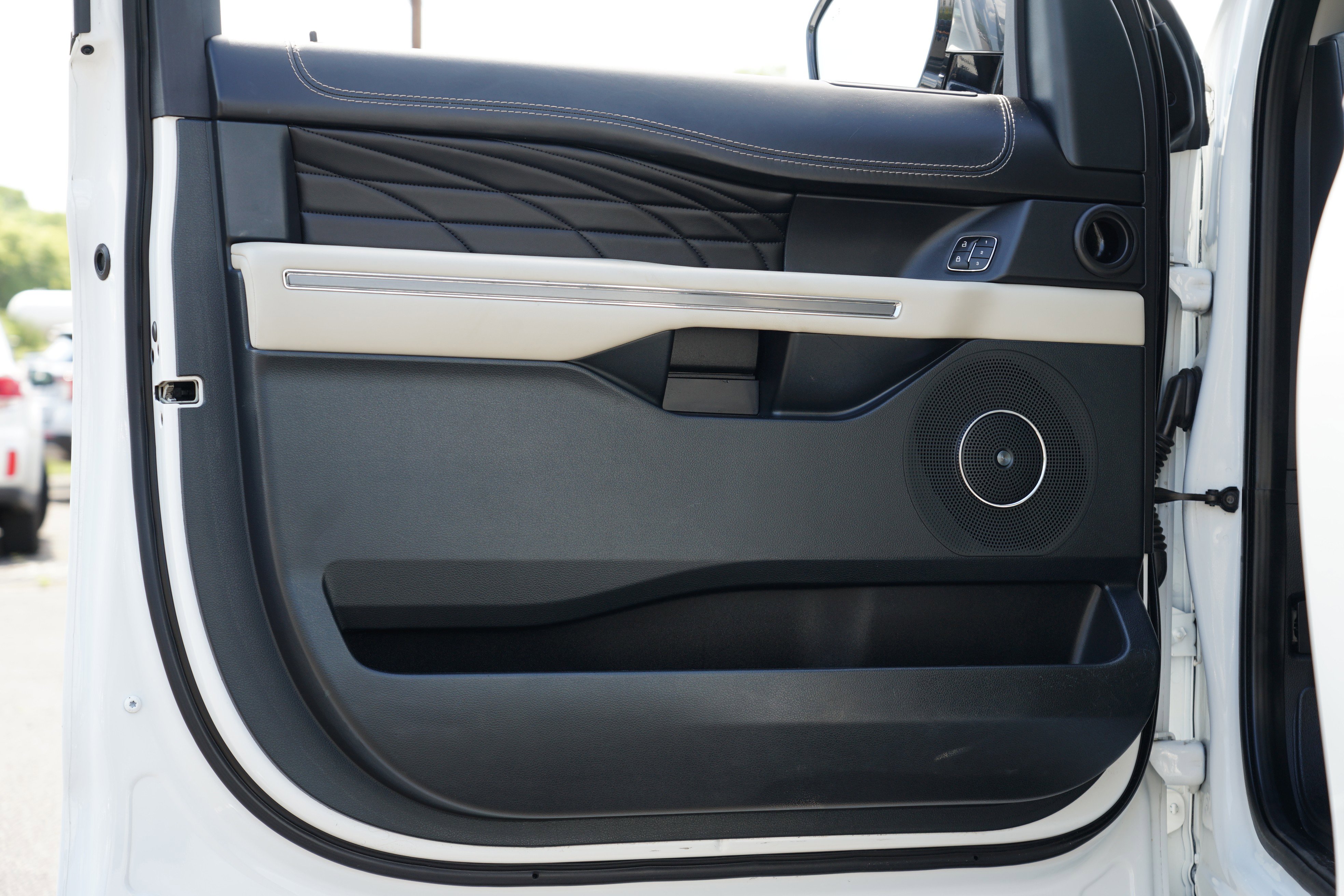 Used 2021 Ford Expedition Platinum image 16