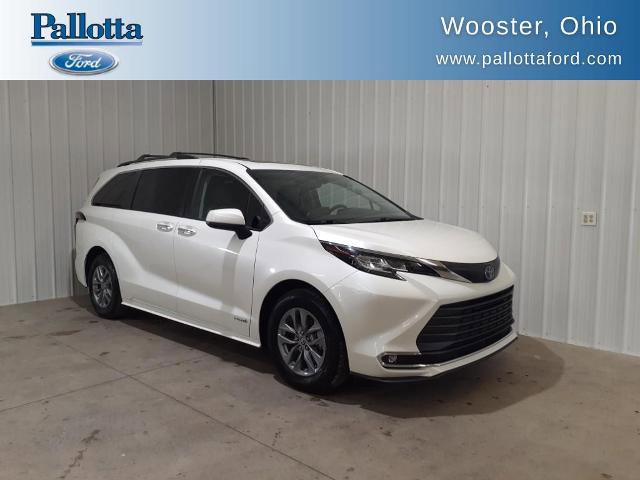 Used 2021 Toyota Sienna XLE FWD image 1