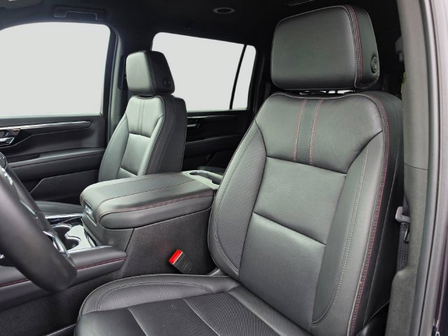 Used 2026 Chevrolet Suburban RST AWD/4WD image 25