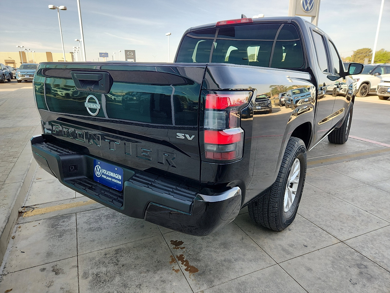 Used 2024 Nissan Frontier SV image 7