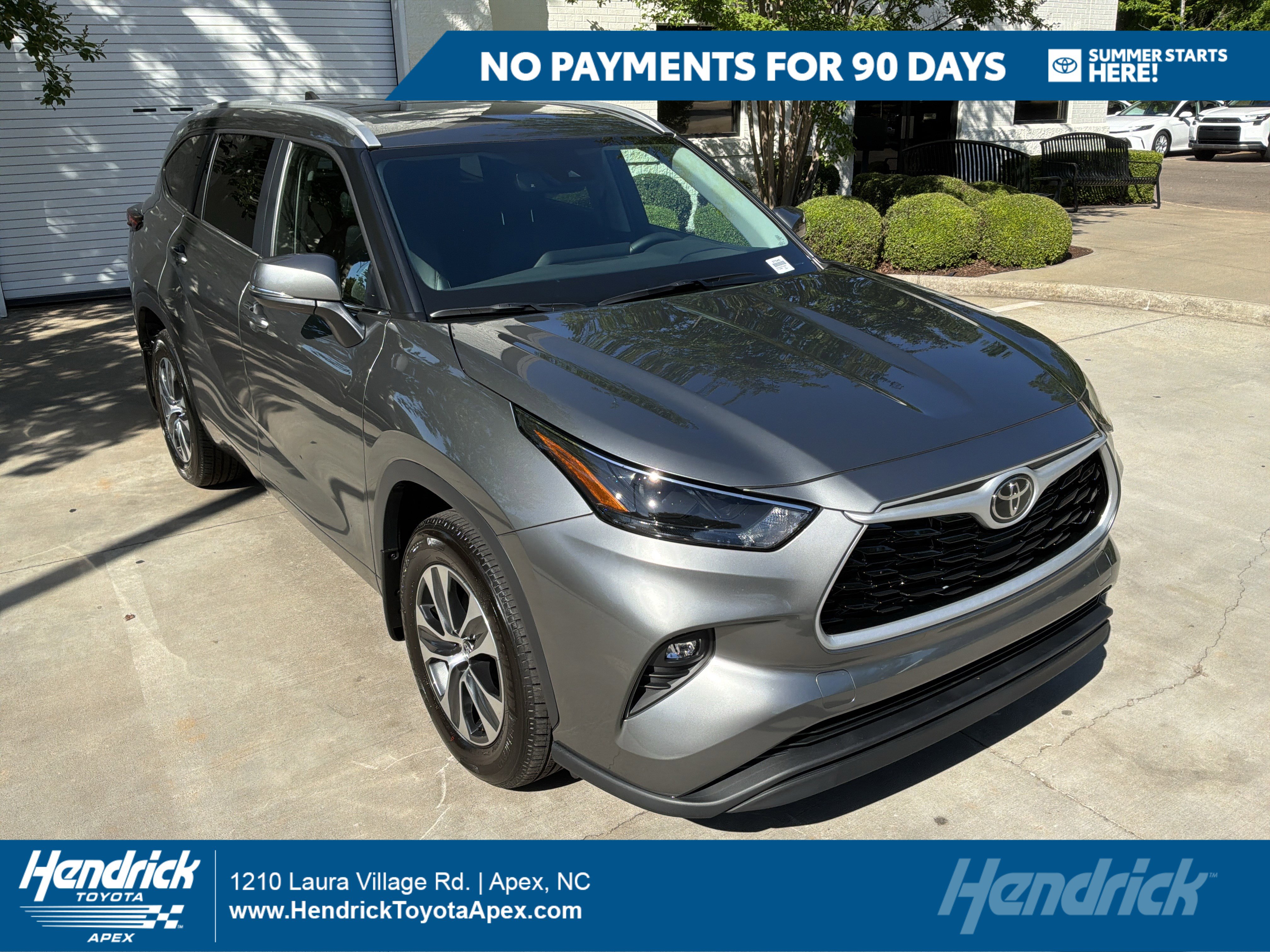 Used 2026 Toyota Highlander XLE AWD/4WD image 1