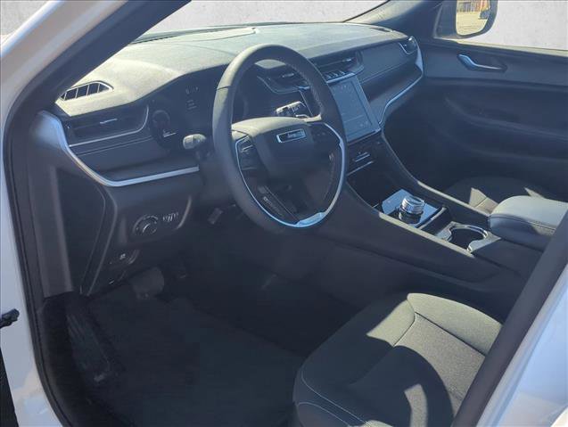 Used 2025 Jeep Grand Cherokee Laredo X w/ Luxury Tech Group I image 10