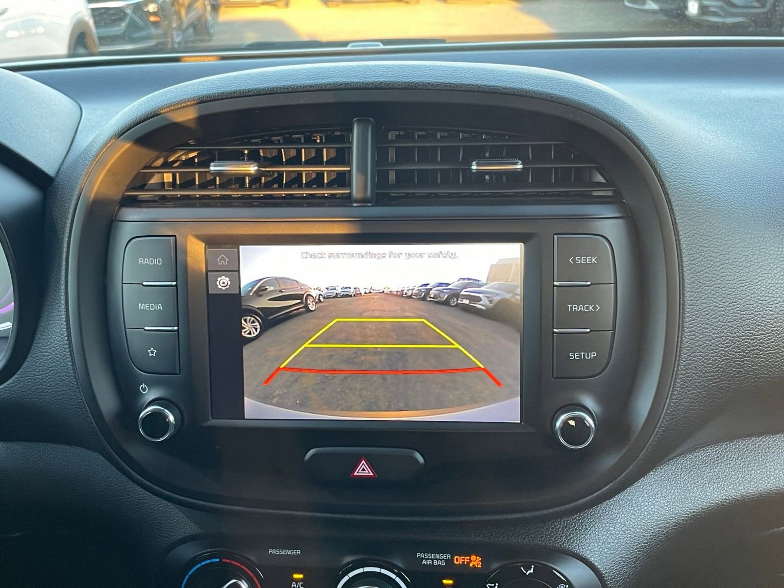 Used 2025 Kia Soul LX w/ LX Technology Package FWD image 22