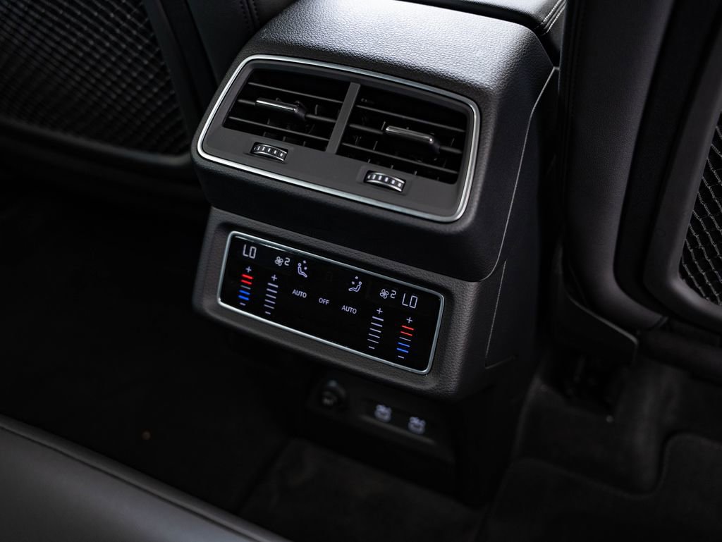 Used 2021 Audi e-tron Premium w/ Convenience Plus Package AWD/4WD image 35