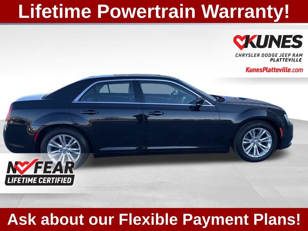 Used 2021 Chrysler 300 Touring L image 2