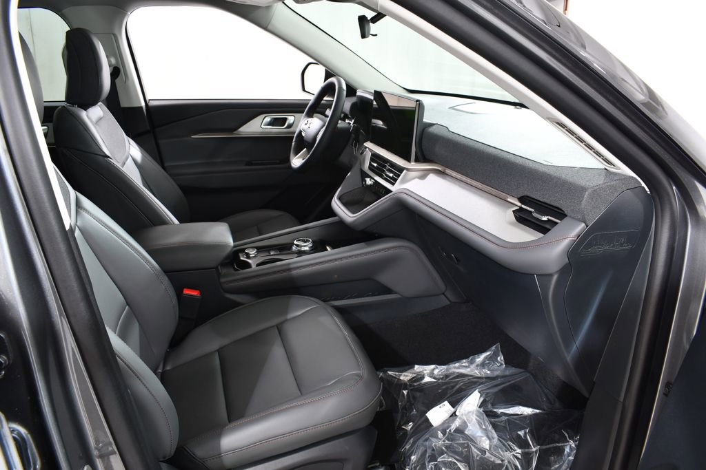 New 2025 Ford Explorer Active w/ Active Comfort Package image 10