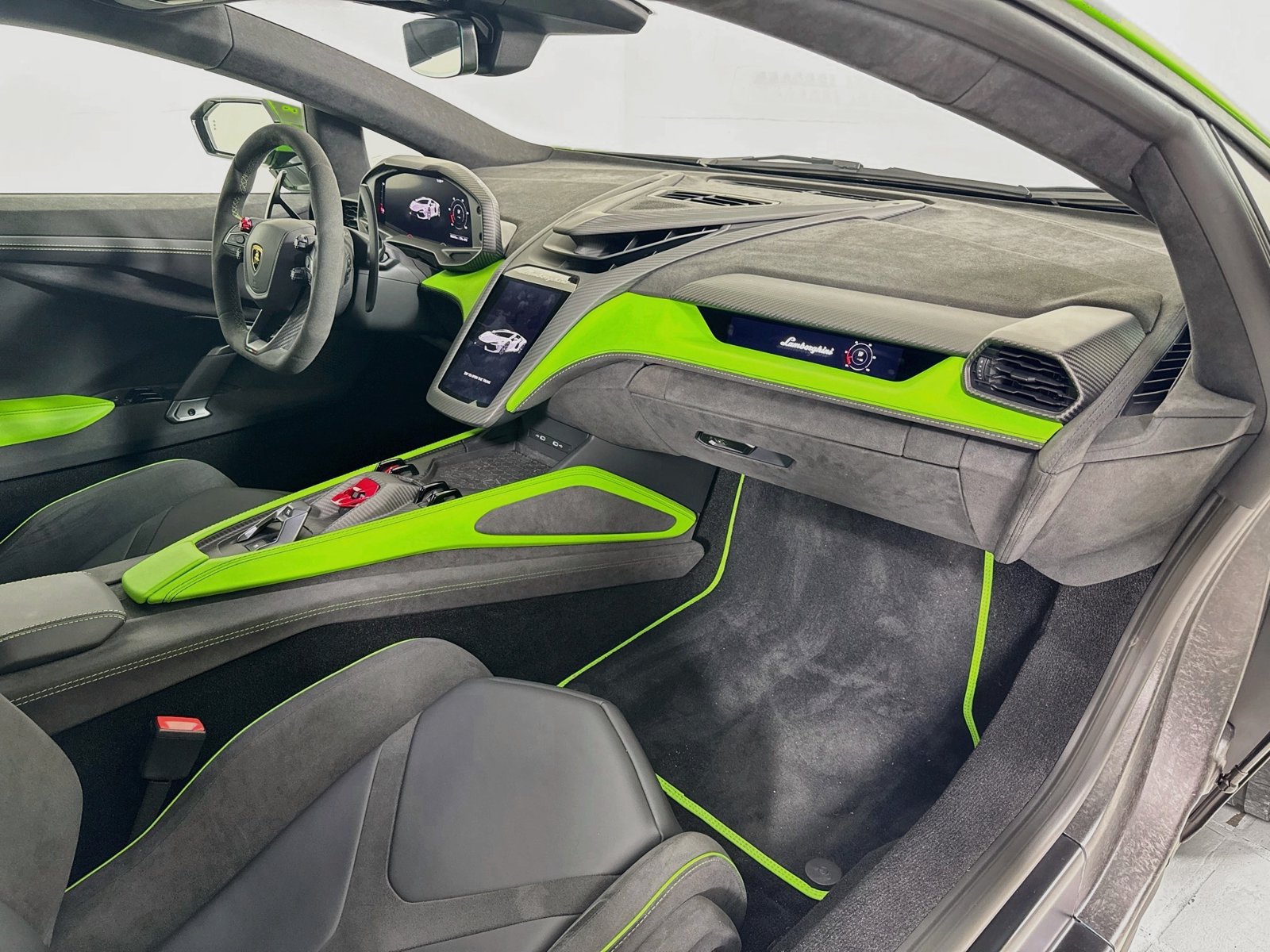 Used 2024 Lamborghini Revuelto AWD/4WD image 9