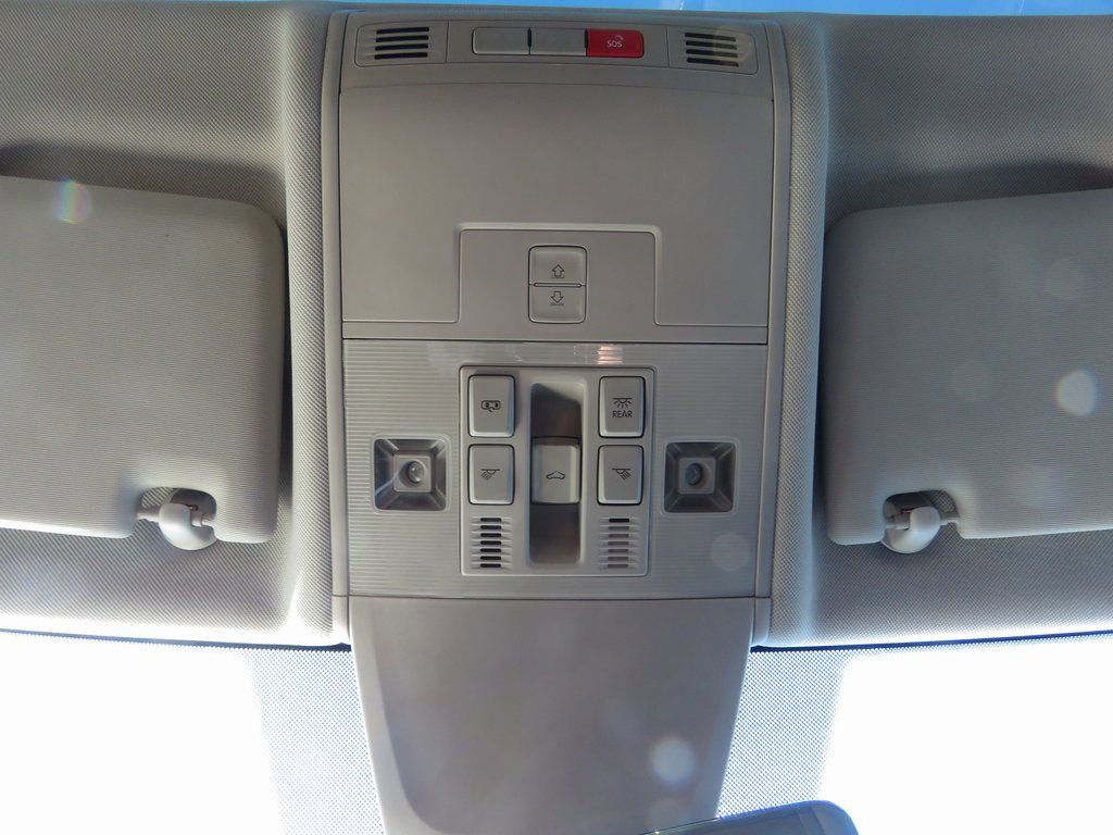 Used 2022 Volkswagen Tiguan SE w/ Panoramic Sunroof Package image 26