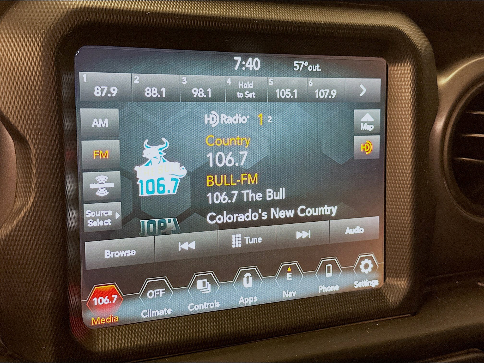 Used 2023 Jeep Wrangler Unlimited w/ Sun & Screen Package image 21