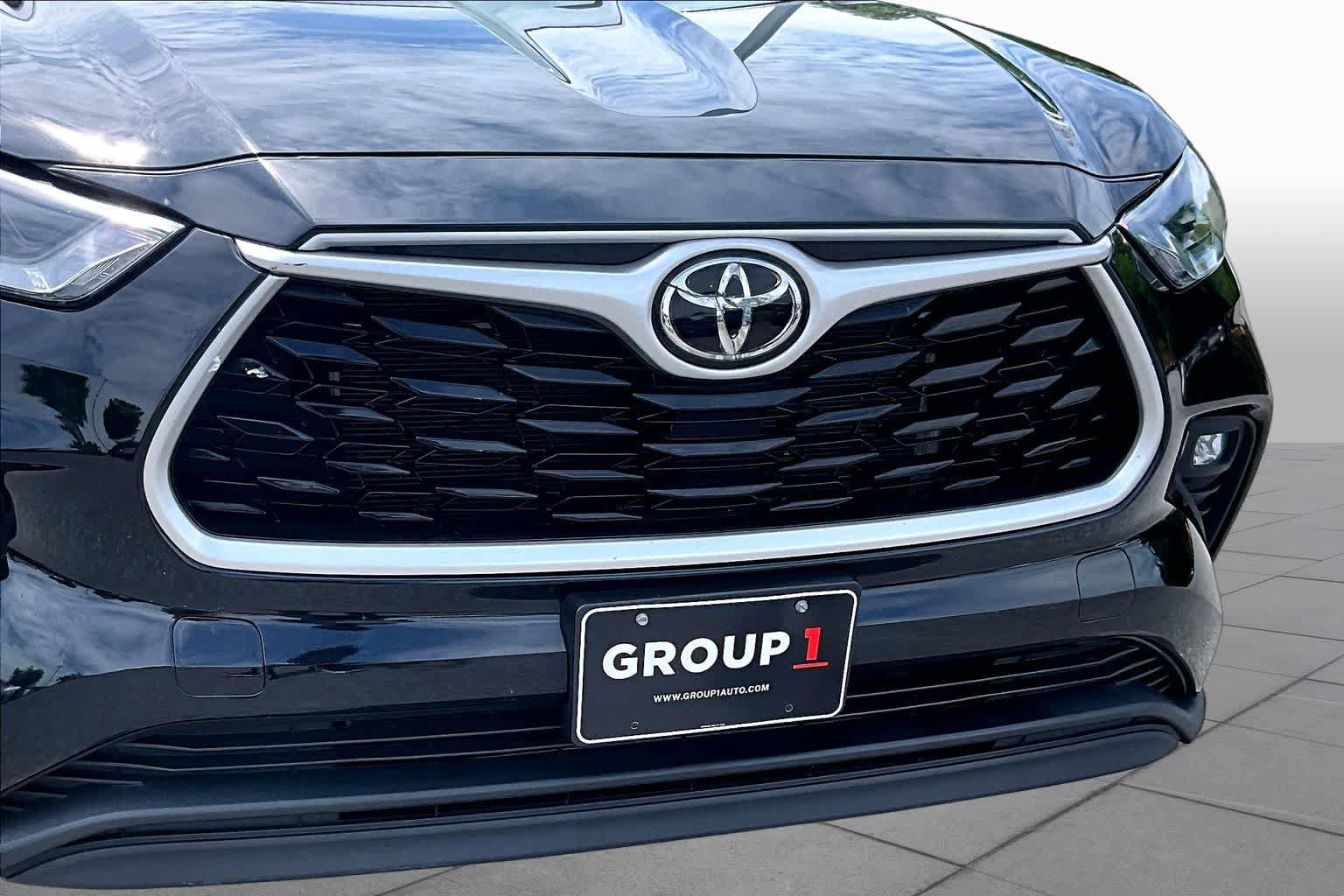 Used 2023 Toyota Highlander XLE AWD/4WD image 30