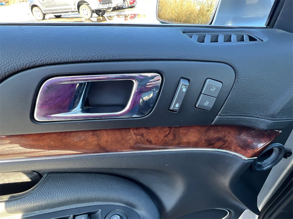 Used 2012 Lincoln MKT AWD image 12