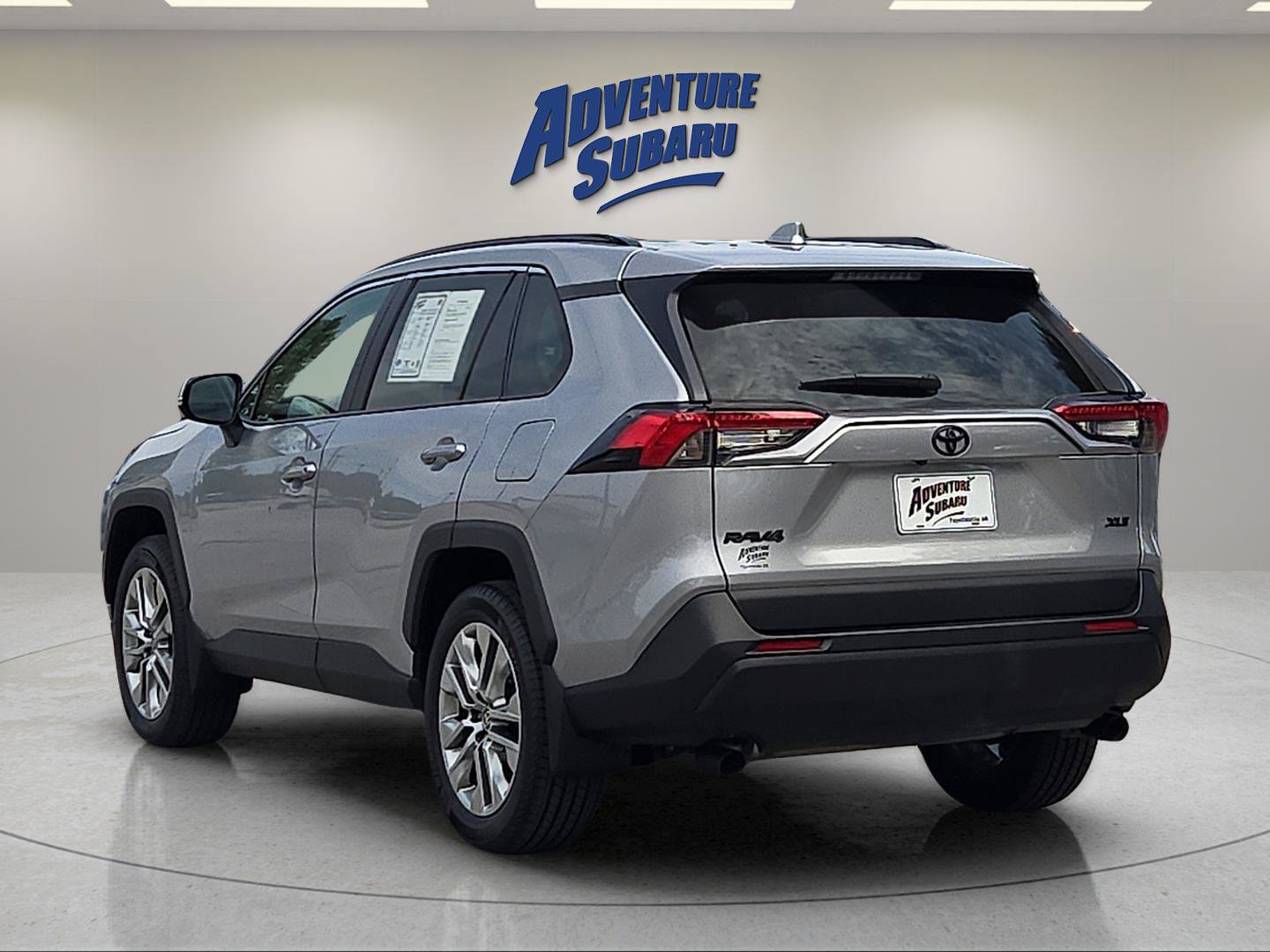 Used 2025 Toyota RAV4 XLE Premium FWD image 5