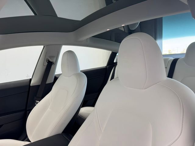 Used 2023 Tesla Model 3 Standard Range image 4