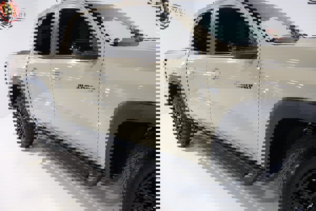 Used 2024 Chevrolet Colorado Z71 w/ Z71 Convenience Package 2 image 76