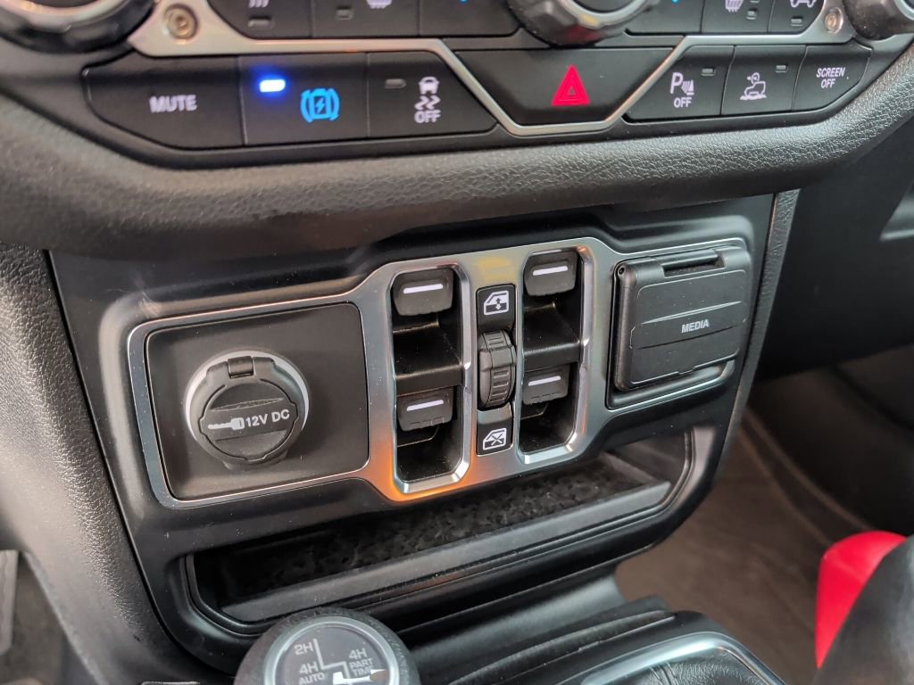Used 2024 Jeep Wrangler Unlimited w/ Convenience Group AWD/4WD image 18