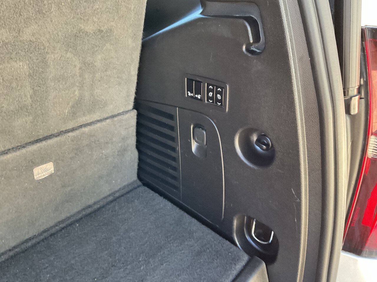 Used 2019 Chevrolet Tahoe Premier AWD/4WD image 12