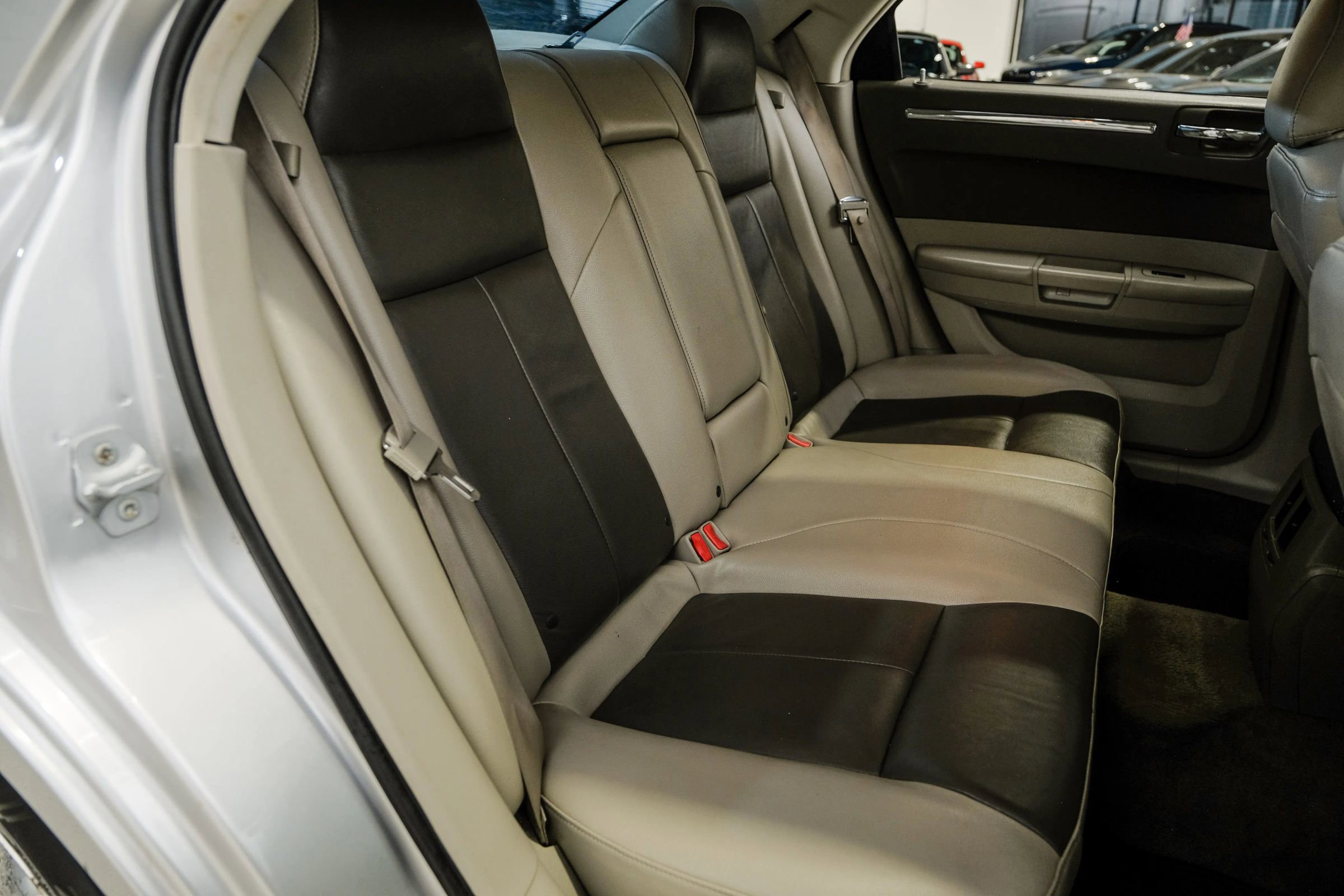 Used 2008 Chrysler 300 Touring image 37