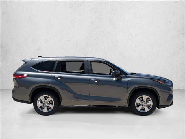 Used 2023 Toyota Highlander LE FWD image 4
