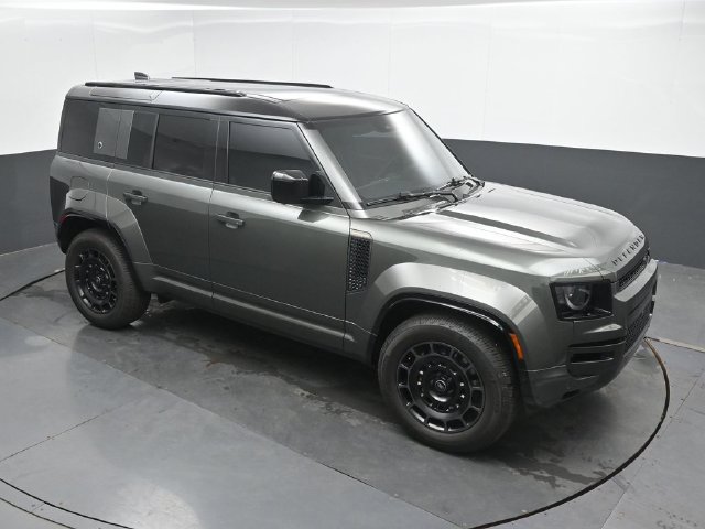 Used 2025 Land Rover Defender 110 AWD/4WD image 31
