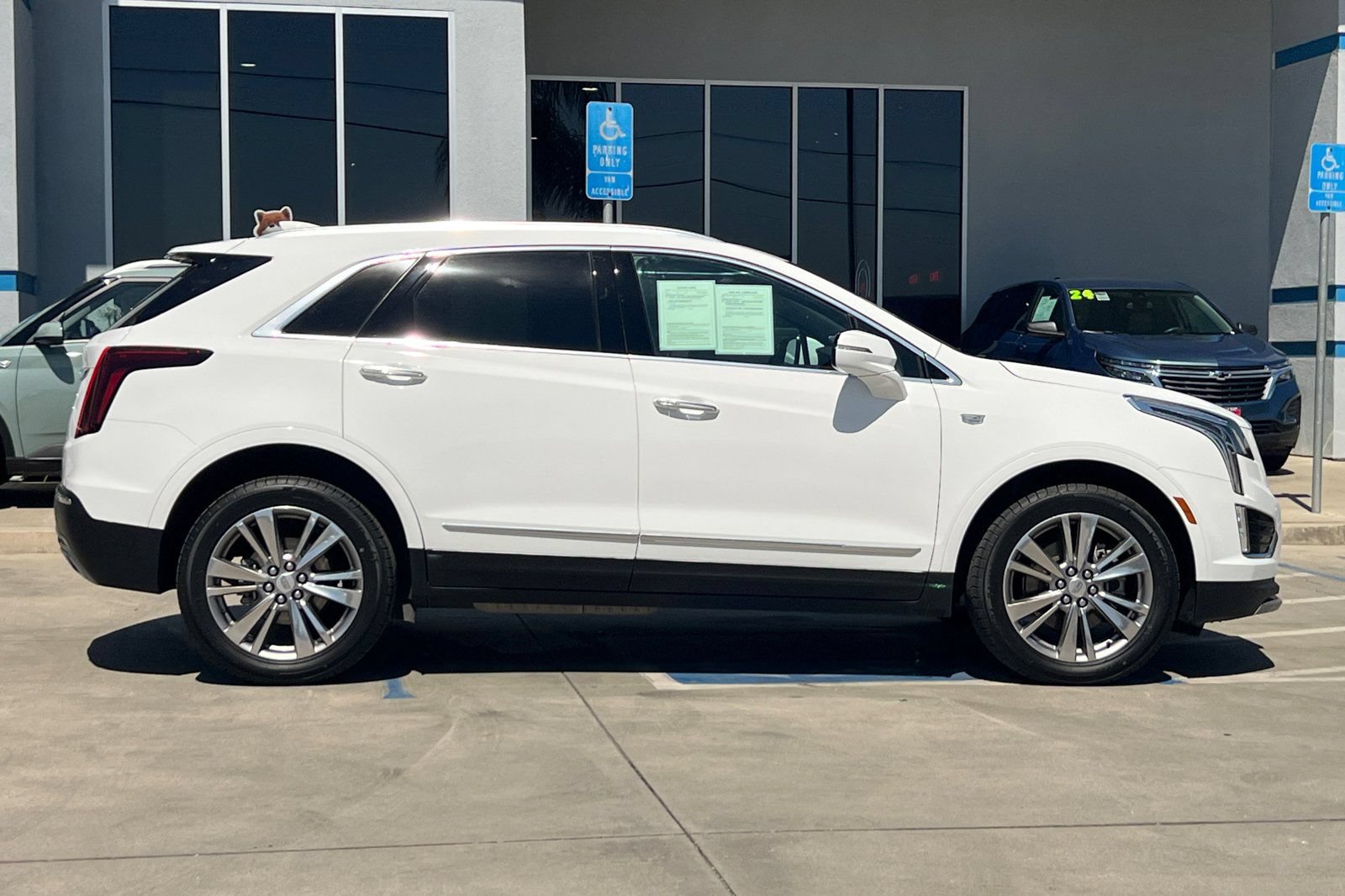 Used 2024 Cadillac XT5 Premium Luxury FWD image 3