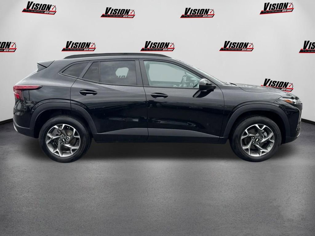 Used 2024 Chevrolet Trax LT image 4