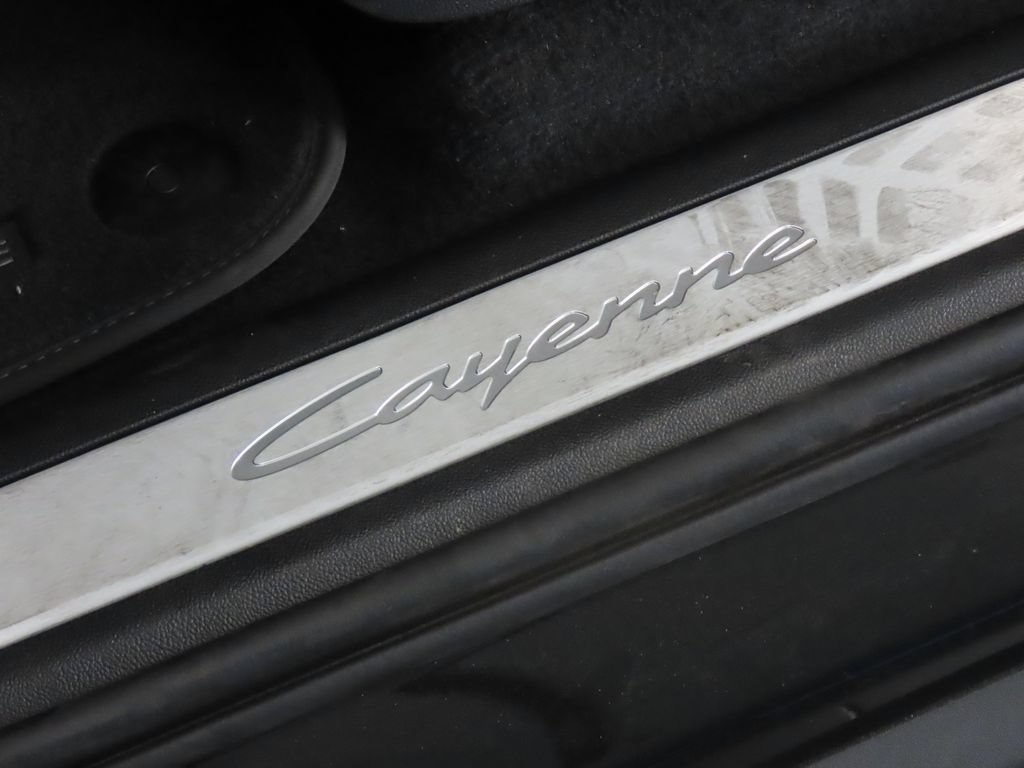 Certified 2024 Porsche Cayenne AWD/4WD image 40