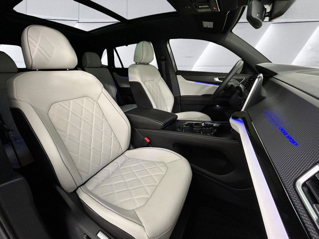 Used 2025 Volkswagen Atlas Cross Sport SEL Premium R-Line image 14