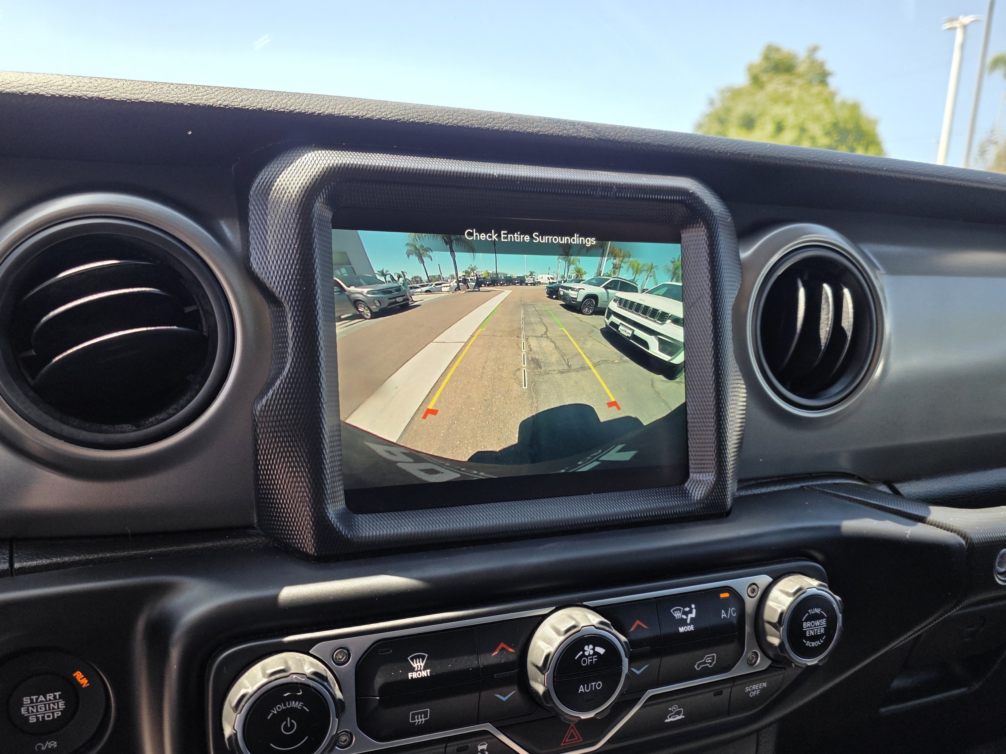 Certified 2023 Jeep Wrangler Unlimited w/ 8.4" Radio Group AWD/4WD image 18