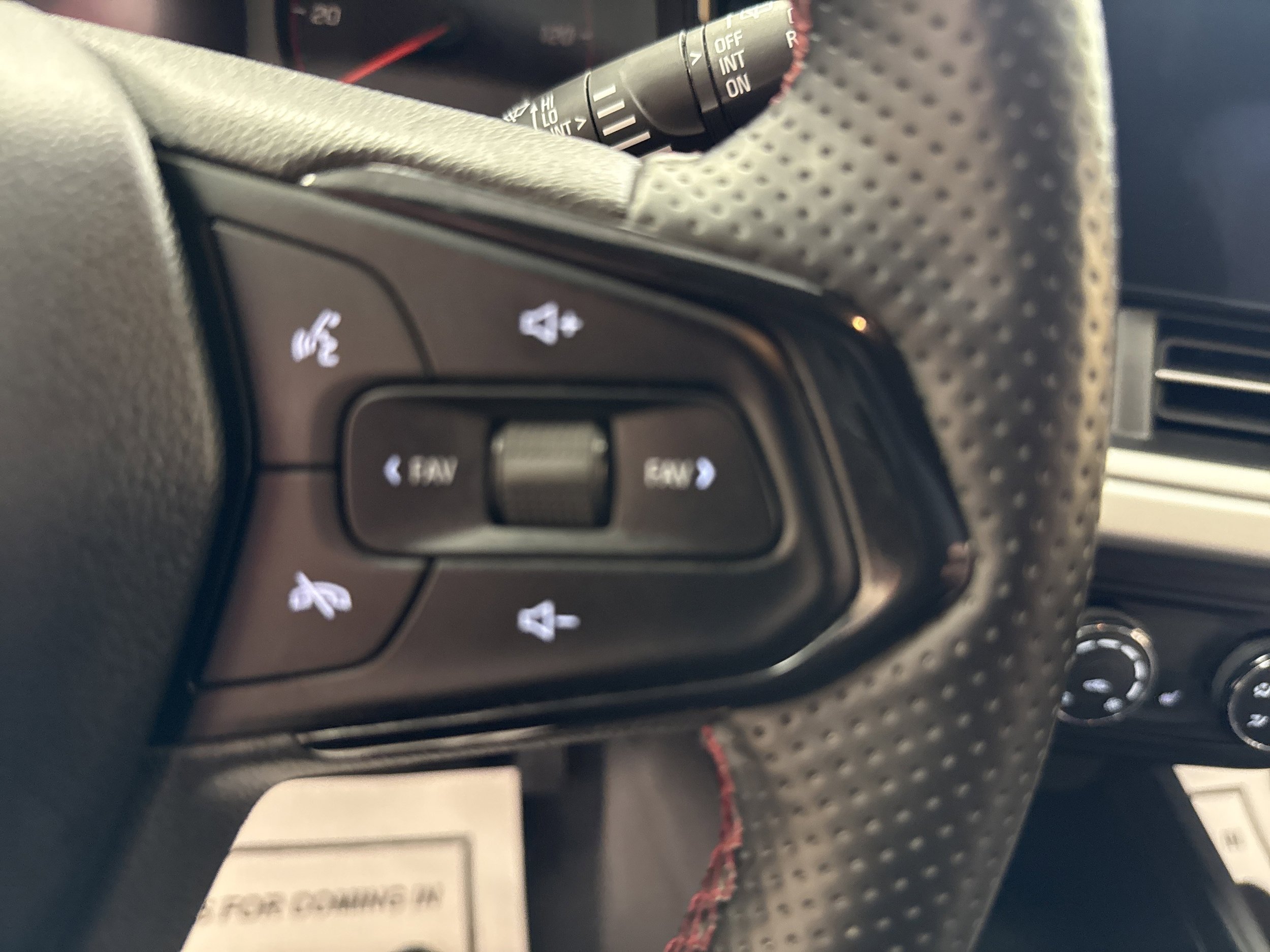 Used 2024 Chevrolet Trax RS FWD image 30