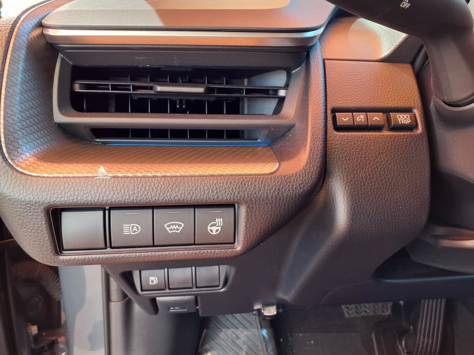 Certified 2025 Toyota Prius XLE FWD image 17