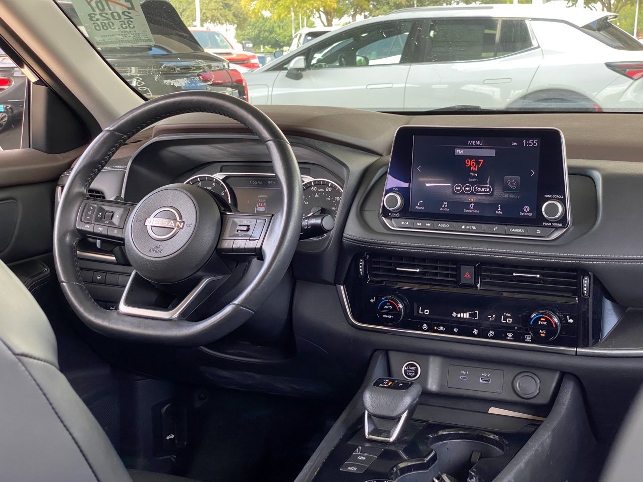 Used 2023 Nissan Rogue SV w/ SV Premium Package image 5