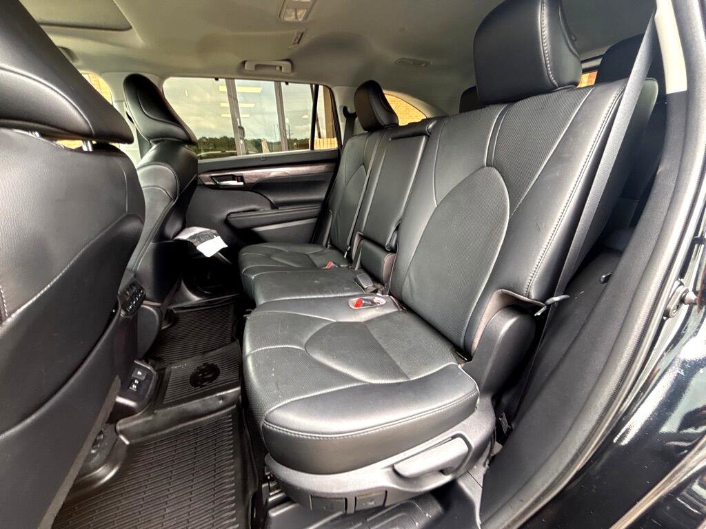 Used 2021 Toyota Highlander Limited image 16