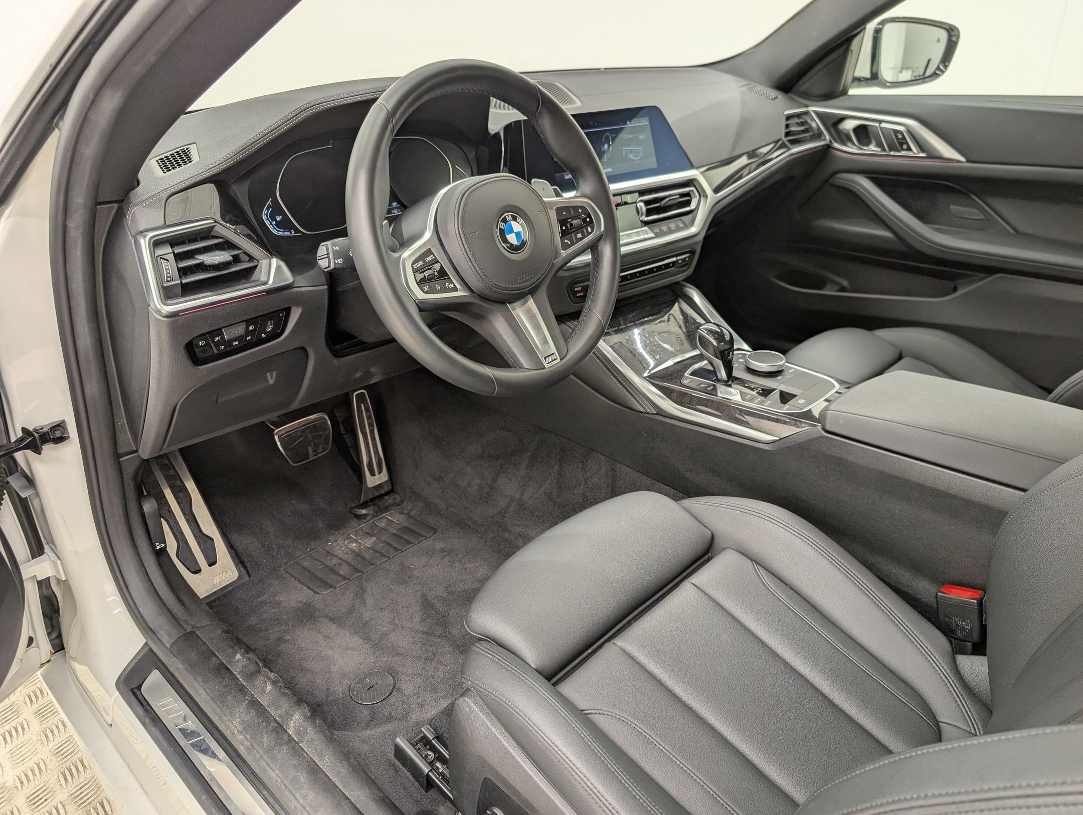 Used 2021 BMW 430i Coupe w/ M Sport Package image 4