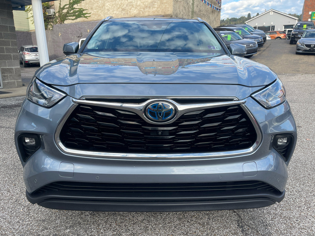 Used 2021 Toyota Highlander Limited image 2