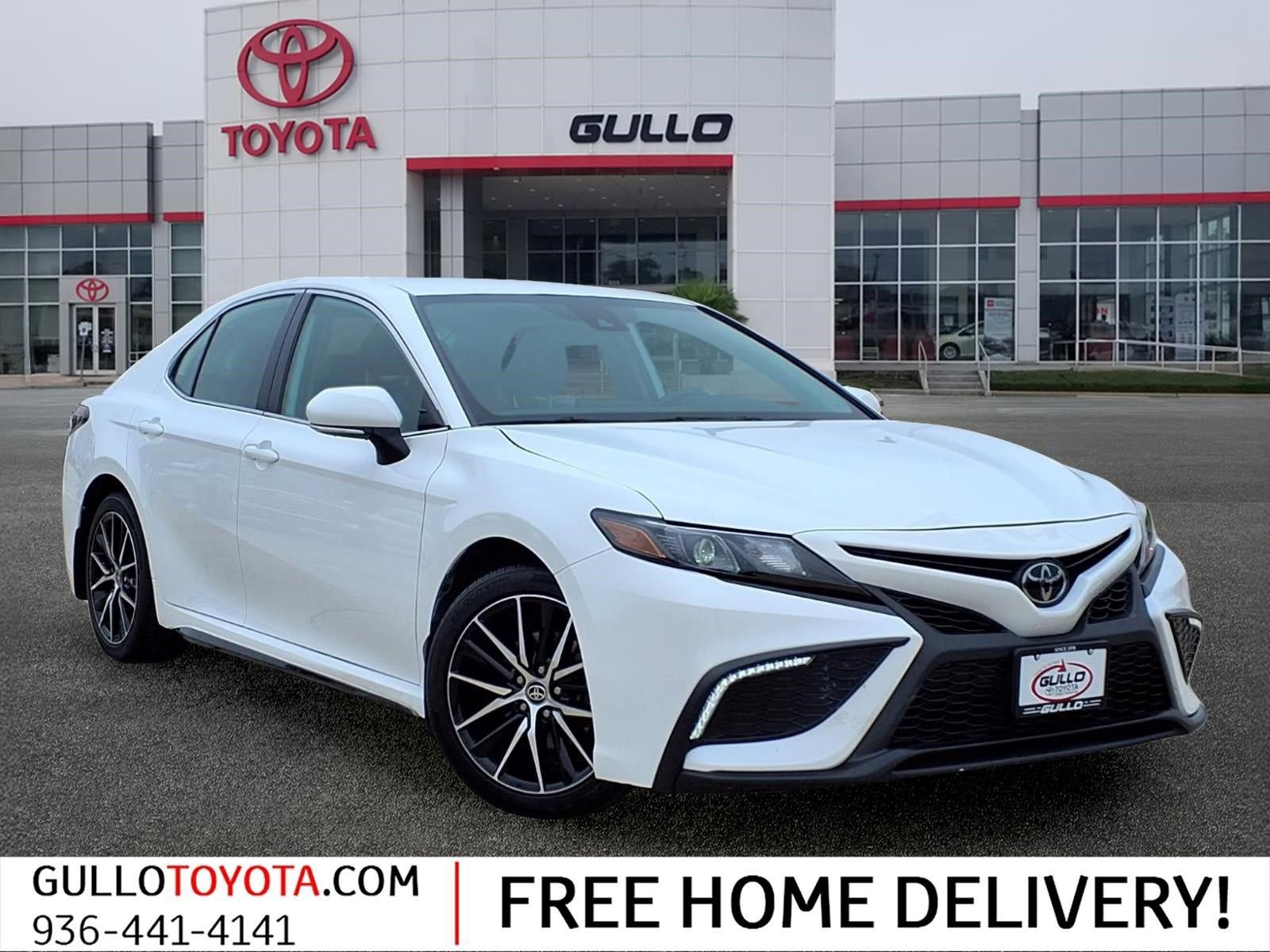 Certified 2024 Toyota Camry SE FWD image 1