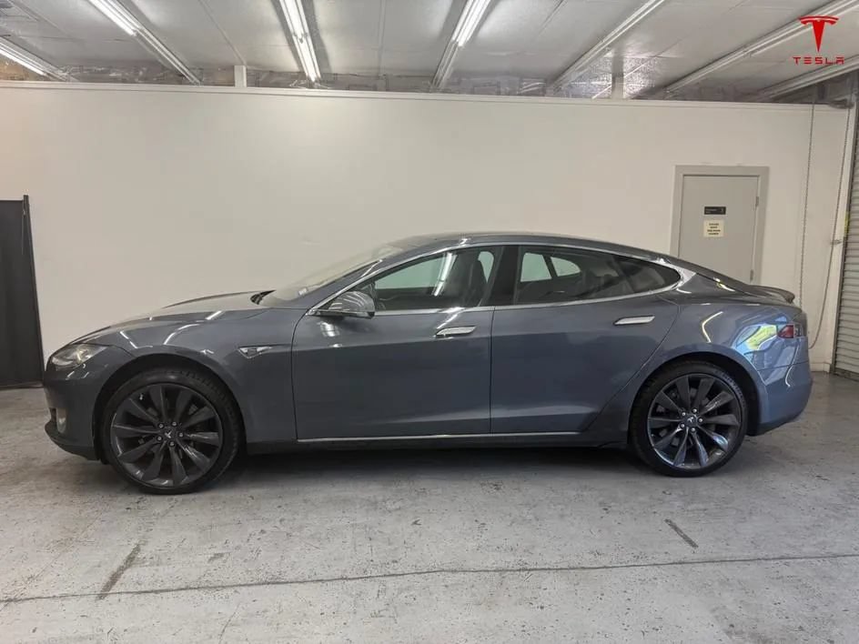 Used 2013 Tesla Model S Performance RWD image 4
