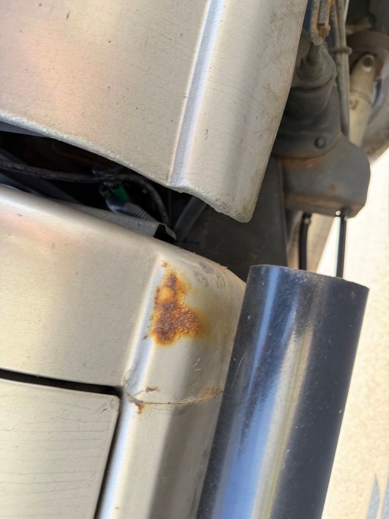 Used 2004 Chevrolet Silverado 2500 LT w/ Heavy-Duty Power Package image 13