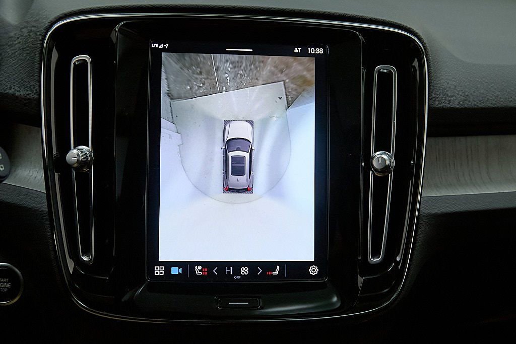 Certified 2023 Volvo XC40 B5 Plus w/ Driver Assist Package image 28