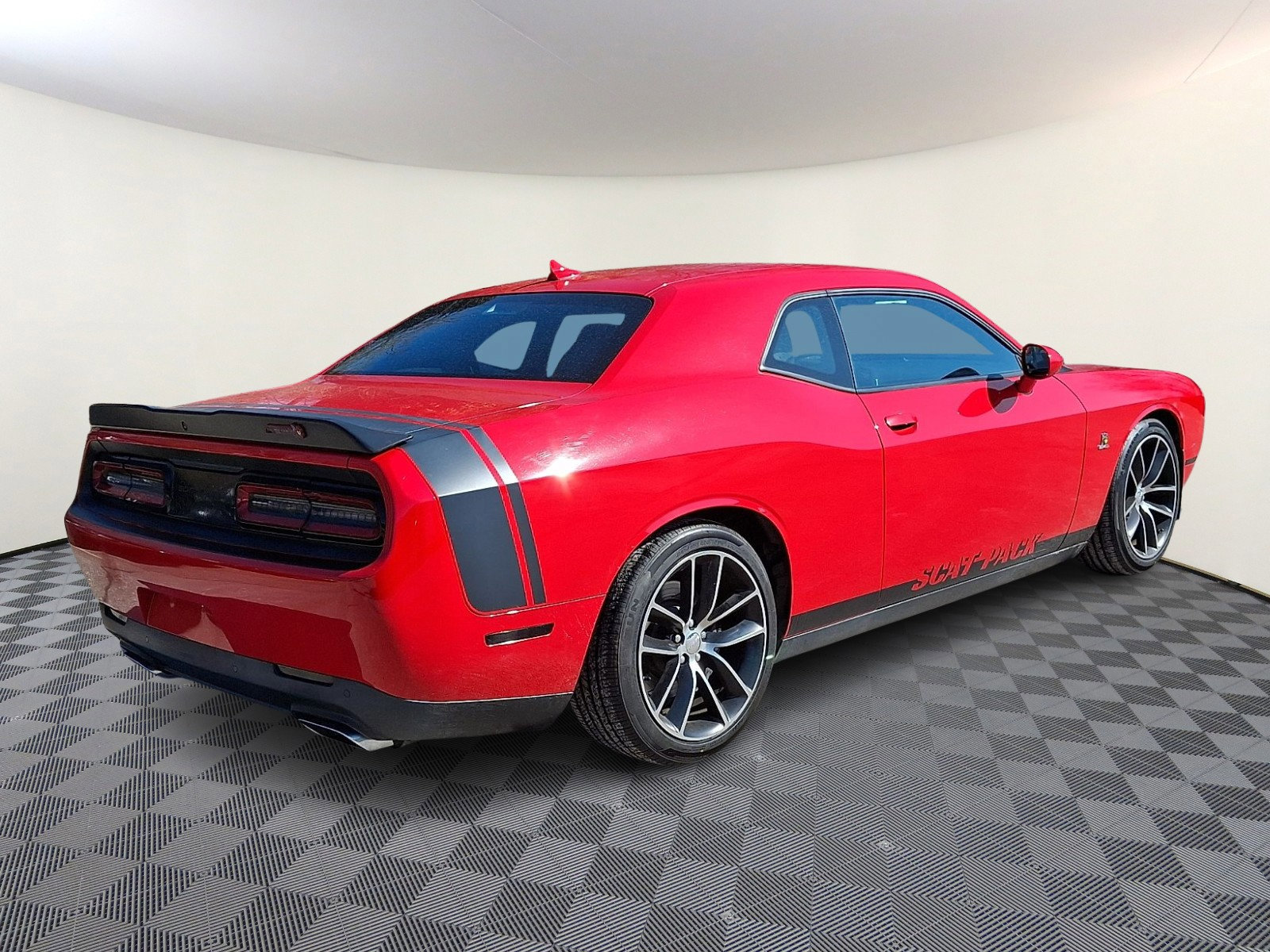 Used 2016 Dodge Challenger R/T Scat Pack w/ Leather Interior Group RWD image 6