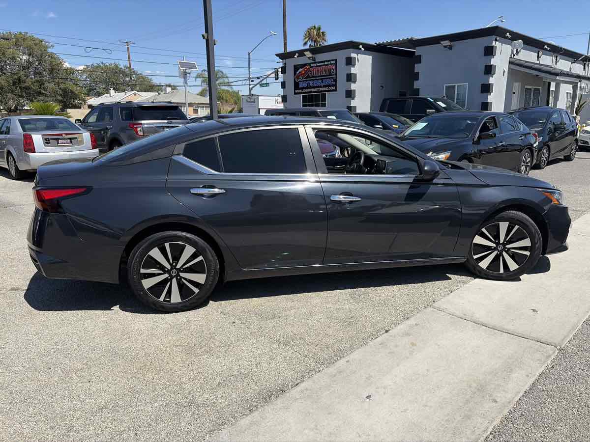 Used 2021 Nissan Altima 2.5 SV FWD image 4