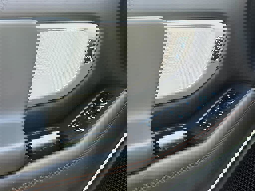 Used 2025 Ford Expedition Active image 11