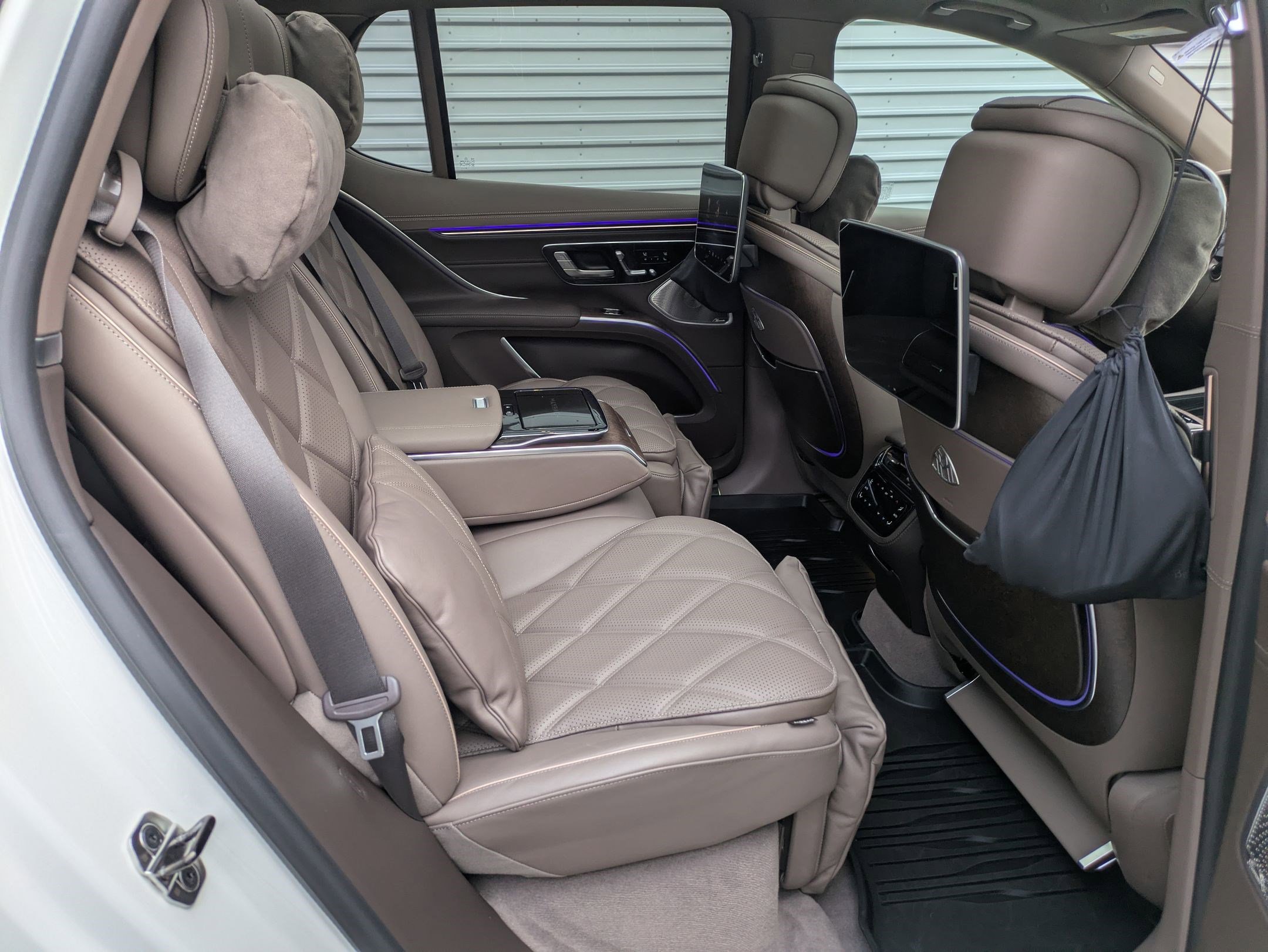 Used 2024 Mercedes-Benz Maybach EQS 680 4MATIC image 33