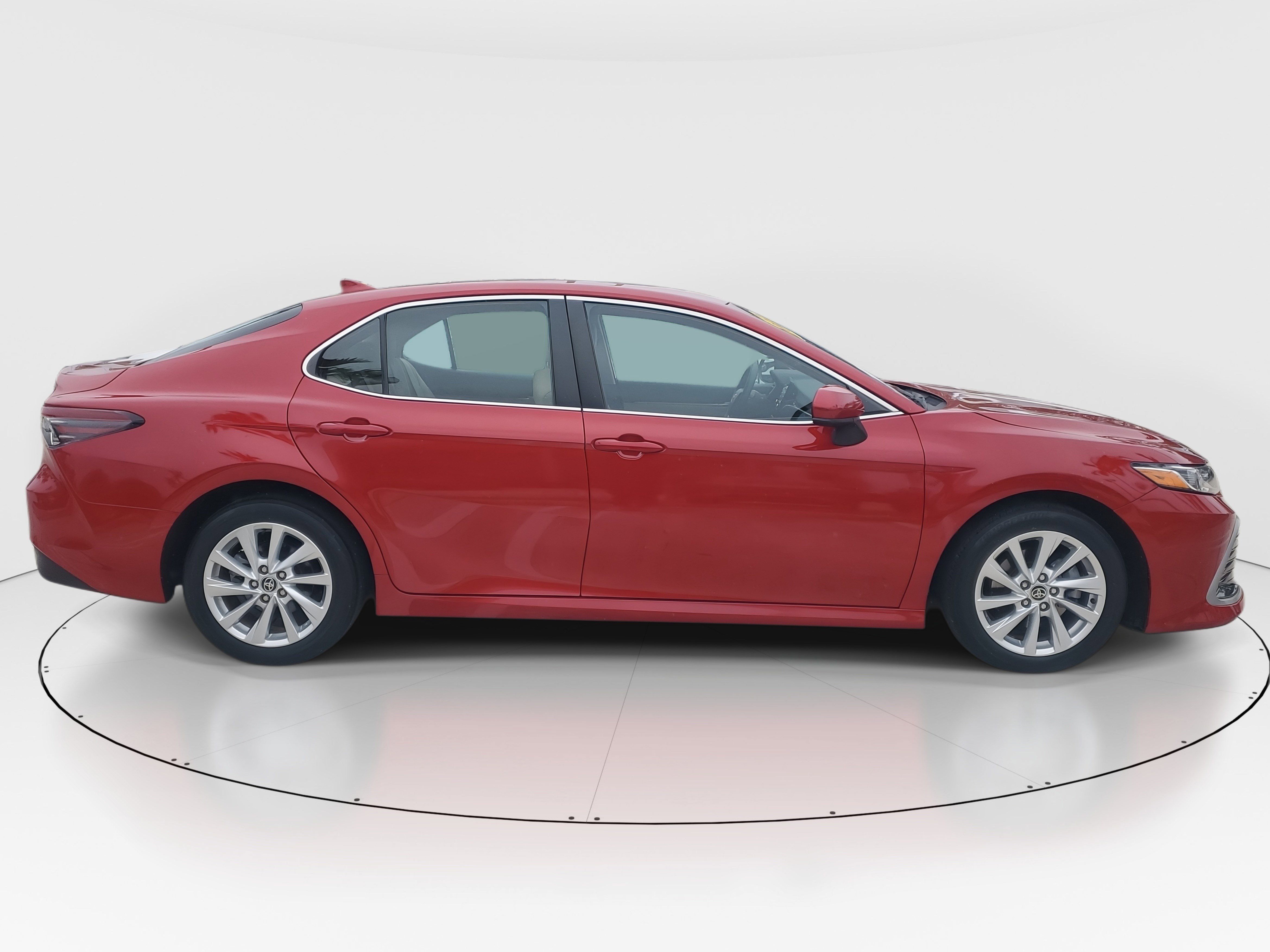 Used 2023 Toyota Camry LE image 2