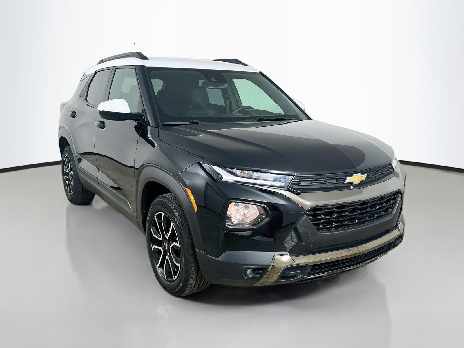 Used 2021 Chevrolet TrailBlazer ACTIV w/ Convenience Package AWD/4WD image 3